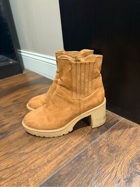 Universal Thread Tan Suede Chunky Heel Ankle Boots